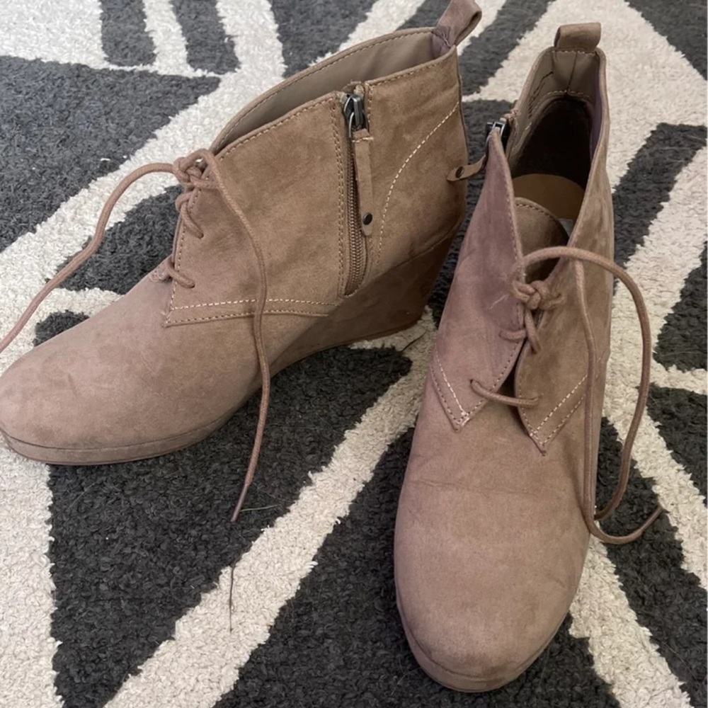 DV Light Brown Taupe Wedge Booties Size 11